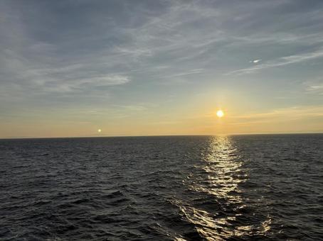 海と夕日のグラデーション 海と夕日のグラデーションの写真