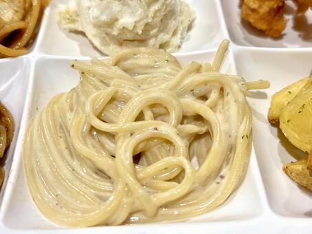 バイキング　盛り付けたクリームパスタ クリームパスタ,スパゲティ,パスタの写真素材