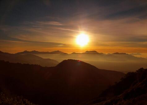 日昇る頸城山塊 太陽,日の出,日没の写真素材