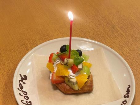 デザート デザート,フルーツタルト,ろうそくの写真素材