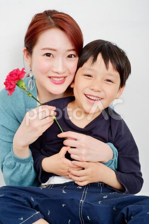 母の日の親子 30代,働き世代,母の日の写真素材