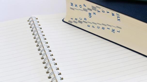 教育 テスト勉強 ノートと英和辞典 教育 テスト勉強 ノートと英和辞典 教育イメージ,テスト勉強,受験勉強の写真素材