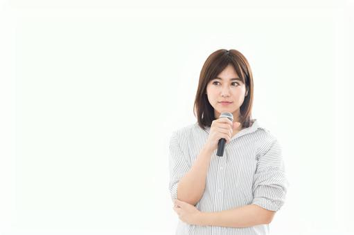 若い女性 会議 講演会 マイク 説明 若い女性 会議 講演会 マイク 説明の写真