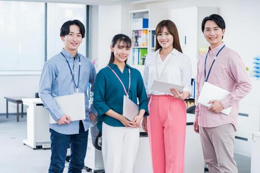 オフィスで働くビジネスマン。 ビジネス,人物,日本人の写真素材