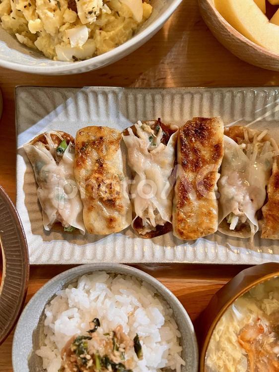 もやしの棒餃子定食 食事,ご飯,夕食の写真素材