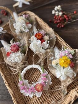 クリスマス　ガーランド　ドライフラワー 12月,クリスマス,クリスマスツリーの写真素材