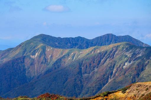 那須岳から見た大倉山、三倉山、流石山 那須岳から見た大倉山、三倉山、流石山 三倉山,大倉山,流石山の写真素材