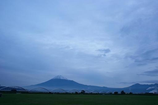 2025 富士山初冠雪の写真