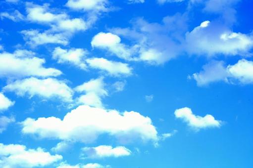 夏を彩る青空と白い雲 夏を彩る青空と白い雲 空,青空,雲の写真素材