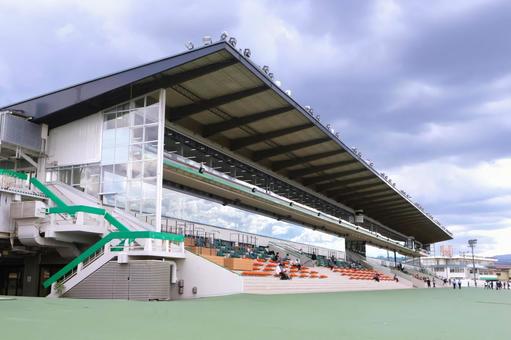 曇りの日の園田競馬場 曇りの日の園田競馬場 の写真