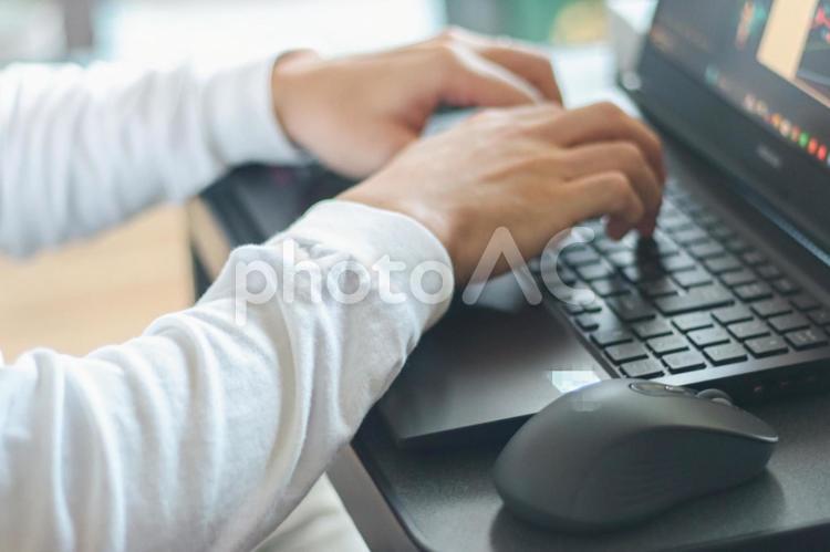 休日のリモートワーク4 プログラミング,リモートワーク,webライターの写真素材