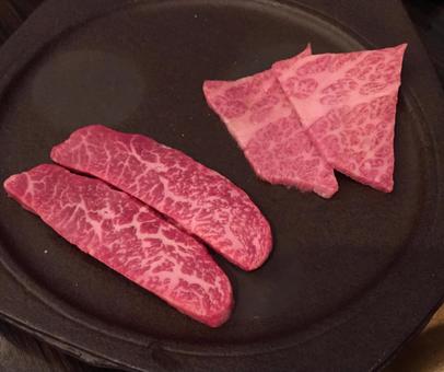 高級焼肉店で焼肉 高級焼肉店で焼肉 焼肉,肉,焼肉店の写真素材