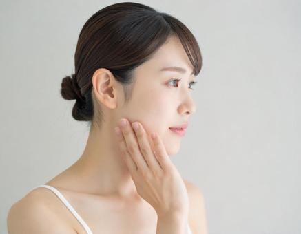 美容・スキンケア  女性 横顔 1 美容・スキンケア  女性 横顔 1の写真