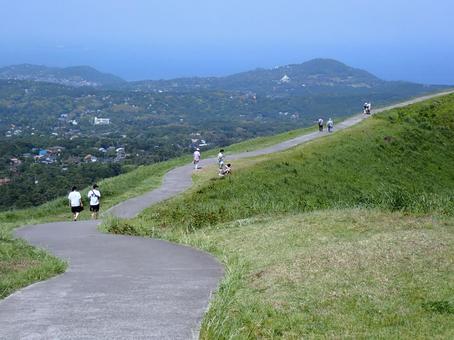 【伊豆高原】大室山山頂のお鉢巡り 【伊豆高原】大室山山頂のお鉢巡り 静岡県,伊東市,伊豆高原の写真素材