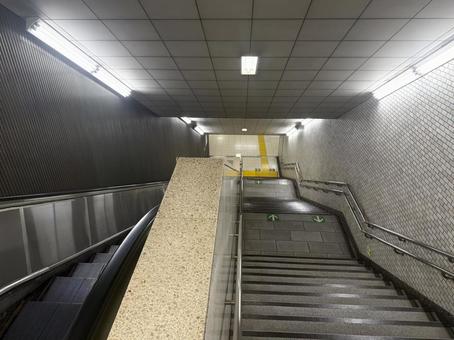 地下へ続く階段とエレベーター 駅,通路,構内の写真素材