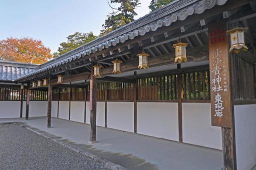 滋賀・近江八幡市 沙沙貴神社 東廻廊 滋賀・近江八幡市 沙沙貴神社 東廻廊 沙沙貴神社,東廻廊,通路の写真素材