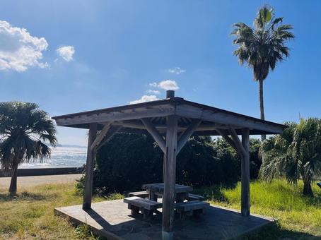 公園の休憩所の写真