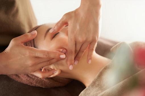 Japanese woman receiving facial massage, beauty salon, facial, massage, JPG