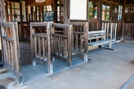 Rural Station: Mimasaka Takio Station on the Inbi Line, JPG