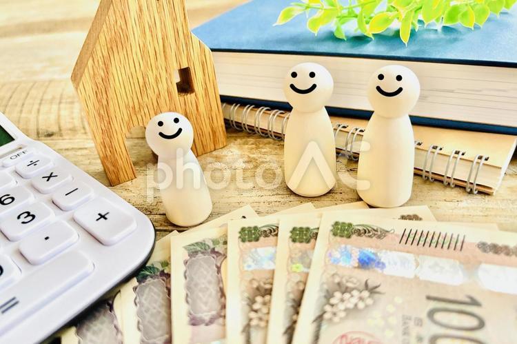 家と家族とお金のイメージ マイホーム,お金,夫婦の写真素材
