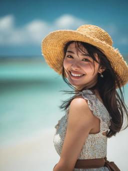 海辺の麦わら帽子を被った女性 海辺の麦わら帽子を被った女性の写真