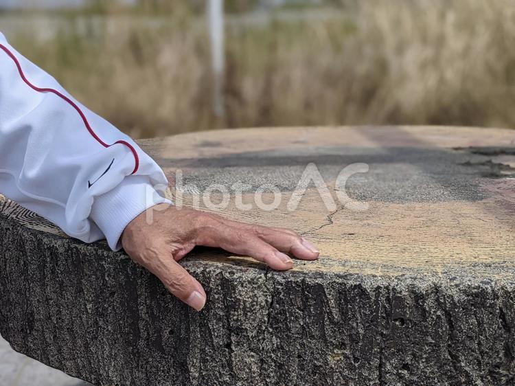 手を置いている老人 手,老人,介護の写真素材