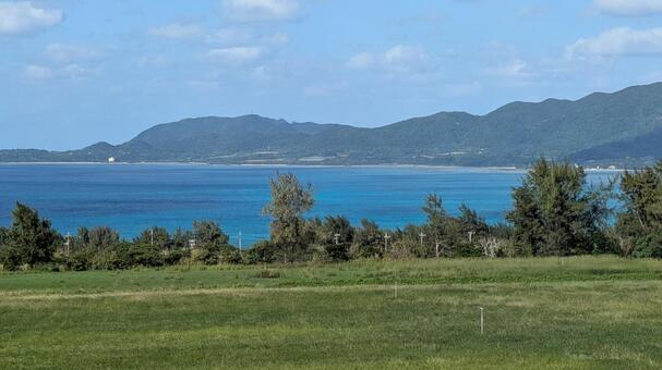 青い海 青空,海,緑の写真素材
