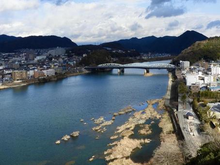 犬山城天守から望む犬山橋と木曽川 犬山城天守から望む犬山橋と木曽川 木曽川,犬山橋,犬山市の写真素材