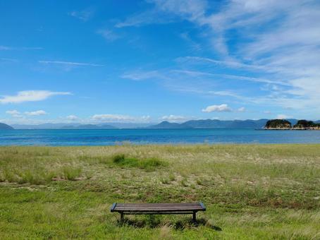 水平線を望むベンチ 海,夏,ベンチの写真素材
