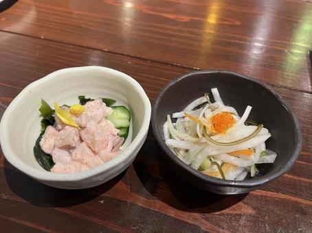 居酒屋の小鉢に入った惣菜・お通し 居酒屋のお通し,めんたいこ,マヨネーズの写真素材