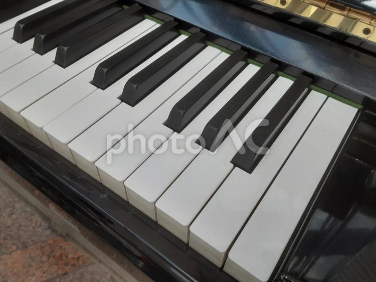 習い事で人気のピアノ ピアノ,鍵盤,楽器の写真素材