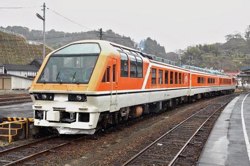 Kiha 65 Golden Express Astor, JPG