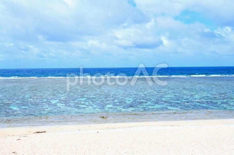 沖縄・波照間島にある日本最南端のビーチ 波照間島,日本最南端,ペムチ浜の写真素材