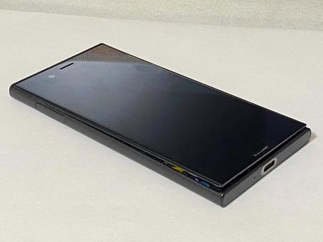 バッテリーの膨らんだスマホ1 バッテリーの膨らんだスマホ1 古いスマホ,バッテリー膨張,画面剥離の写真素材