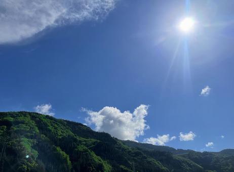 太陽がサンサン 空,青空,雲の写真素材