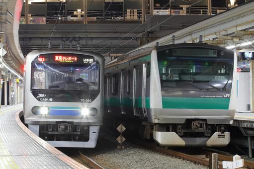 Rinkai Line, 70-000 series, Z8 formation, JPG