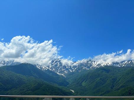 壮大な山々 山,景色,綺麗の写真素材