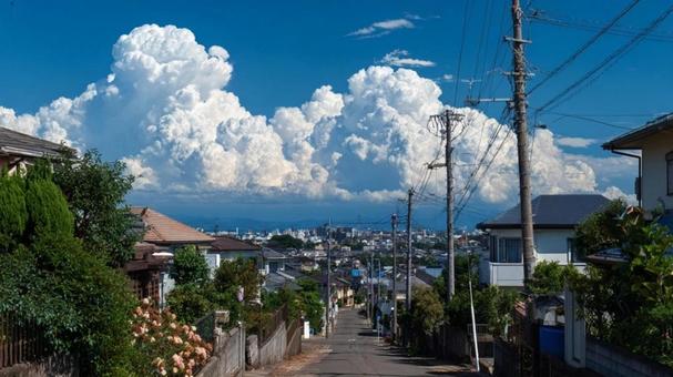 街と入道雲 街と入道雲の写真