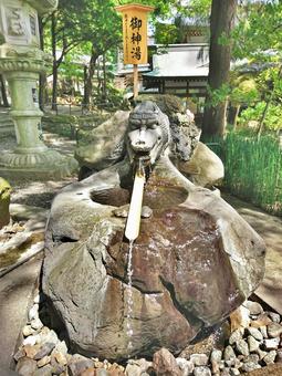 諏訪大社下社秋宮の御神湯 諏訪大社下社秋宮の御神湯の写真