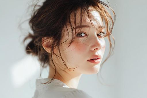 女性の顔アップの写真