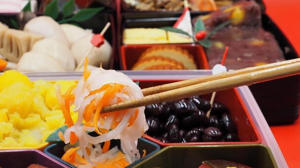 なます＆おせち料理お重詰め・食べるシーン おせち料理,なます,お重詰めの写真素材