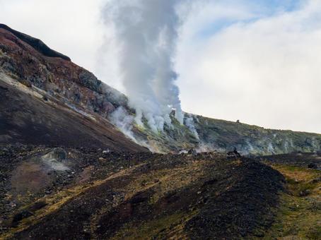 十勝岳火口 十勝岳火口 十勝,活火山,登山の写真素材
