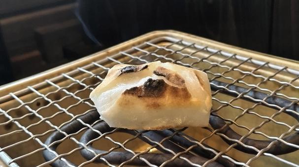 網の上の焼き餅 網の上の焼き餅 焼き餅,切り餅,餅の写真素材