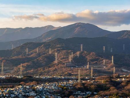 弘法山公園から秦野市街と送電線 弘法山公園から秦野市街と送電線の写真