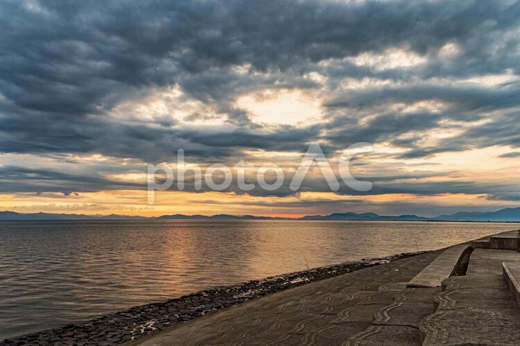 夕暮れと雲と海1 夕陽,夕日,夕焼けの写真素材