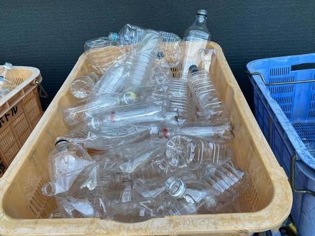 ペットボトル ペットボトル ペットボトル,容器,ゴミの写真素材