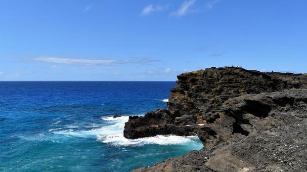 ハワイ　溶岩の断崖　紺碧の海 ラナイルックアウト,ハワイ,海の写真素材
