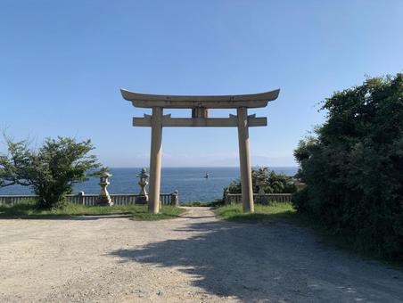 海と鳥居の景色 海と鳥居の景色の写真