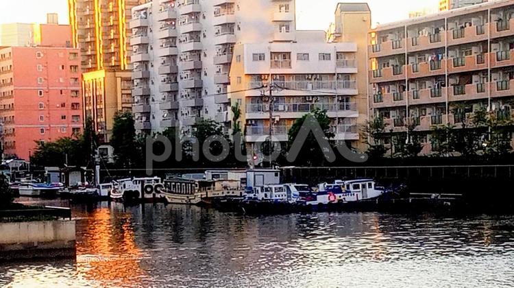 勝どきの屋形船と賃貸住宅 屋形船,船,海の写真素材