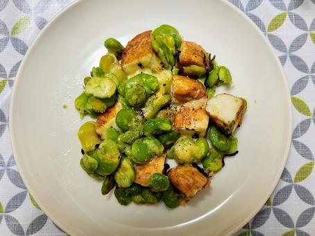 そら豆と厚揚げの塩炒め（上より） そら豆,炒め物,食事の写真素材